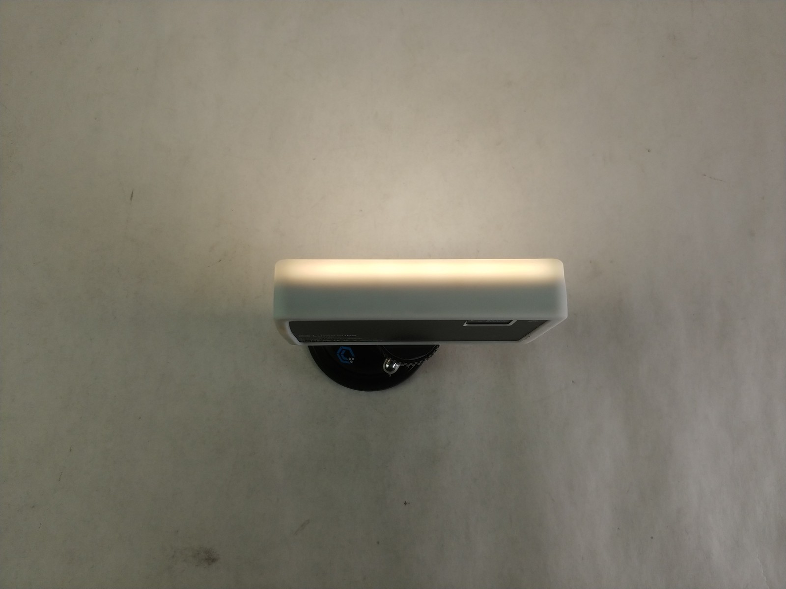 Lumecube LC-PANELMINI1 Smart LED Light and diffuser.