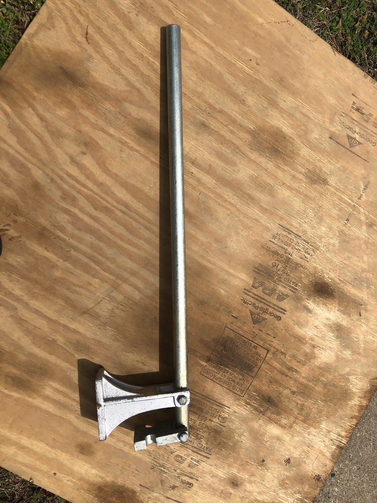 Hogan Type , Form Stake Puller Suitable for Use in Concrete Projects 36 inch