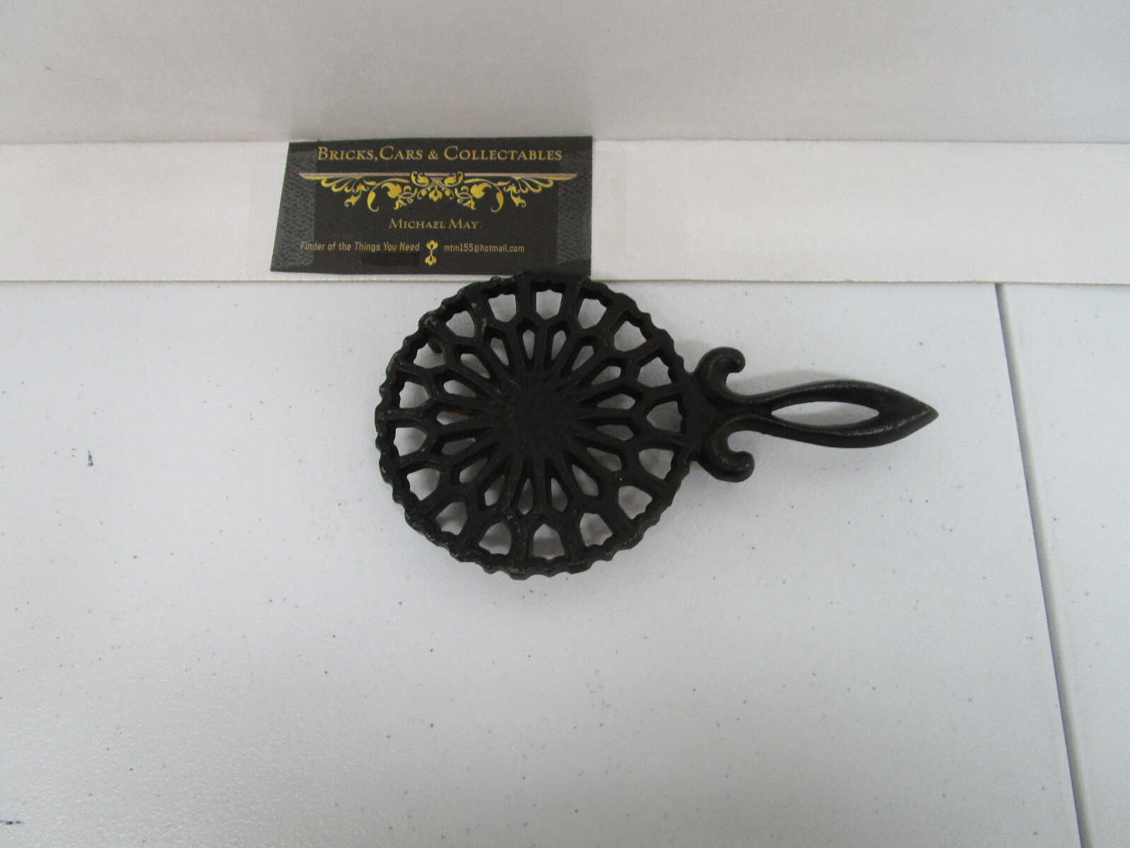 VINTAGE WILTON CAST IRON TRIVET SMALL FLOWER
