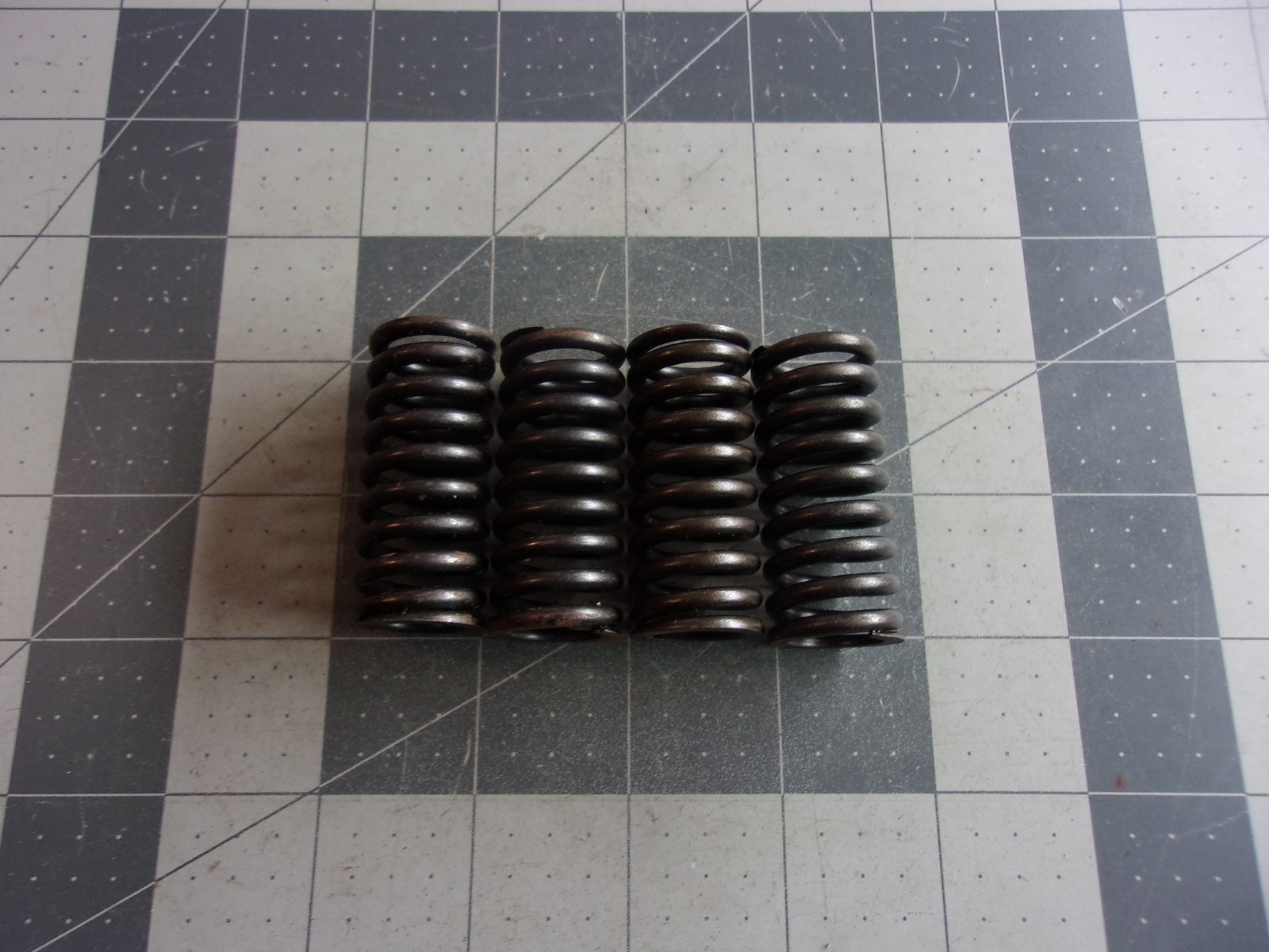 Clevite 212-1079 (4) Valve Springs VS686