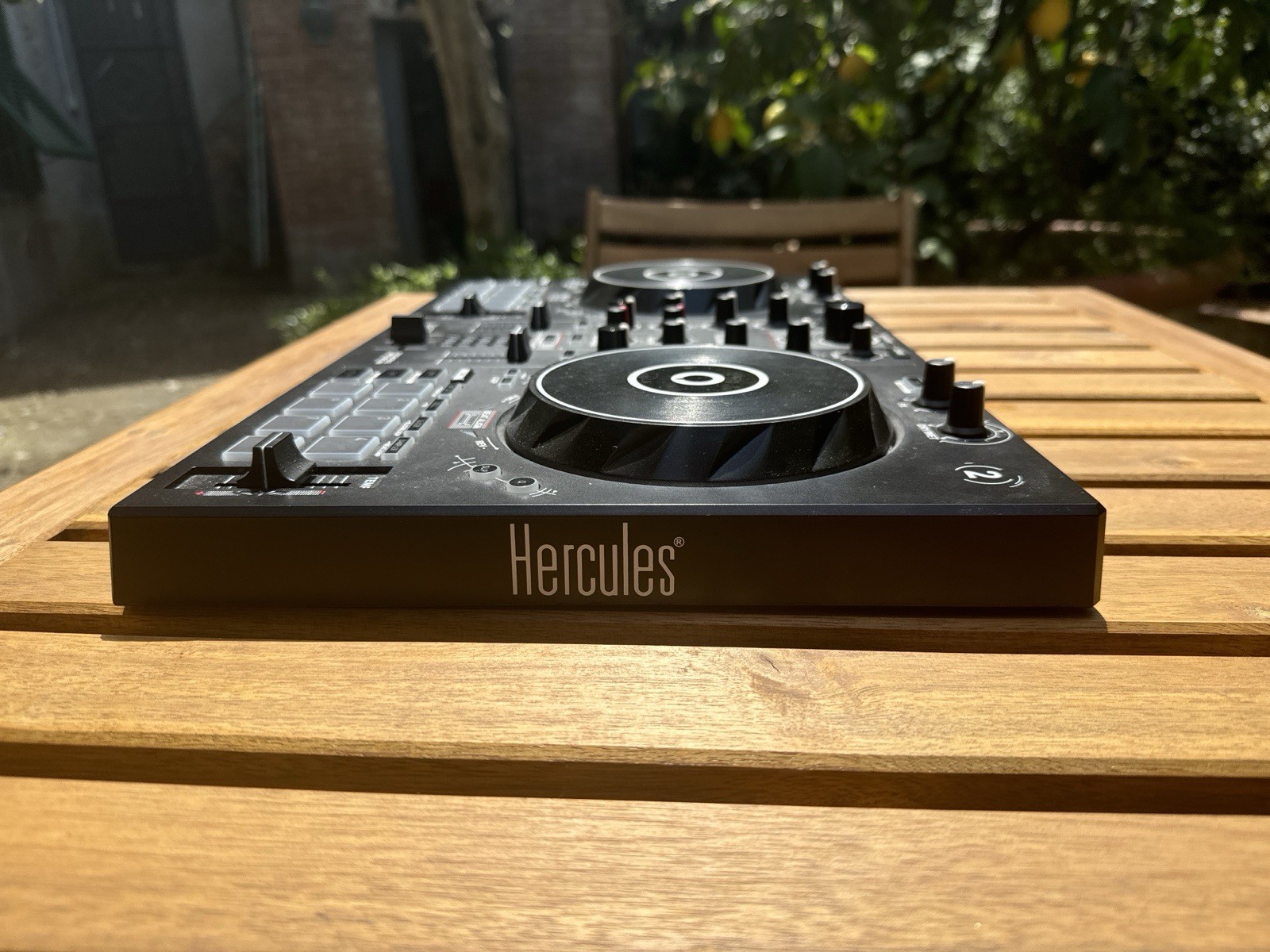 Hercules Inpulse 300 DJ Console (Windows-Mac usb serato-djuced)