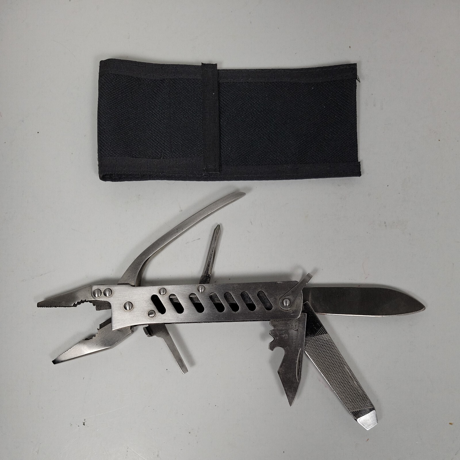 Tomahawk Multi Tool - Pliers, Knife, File, Phillips/Flat Screwdriver, Opener