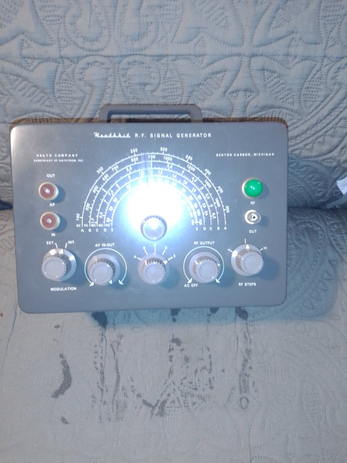 HEATHKIT MODEL SG-8 RF SIGNAL GENERATOR - WORKING