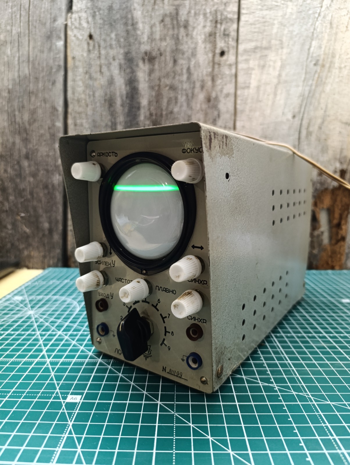 Vintage oscilloscope LO-70 WORKING