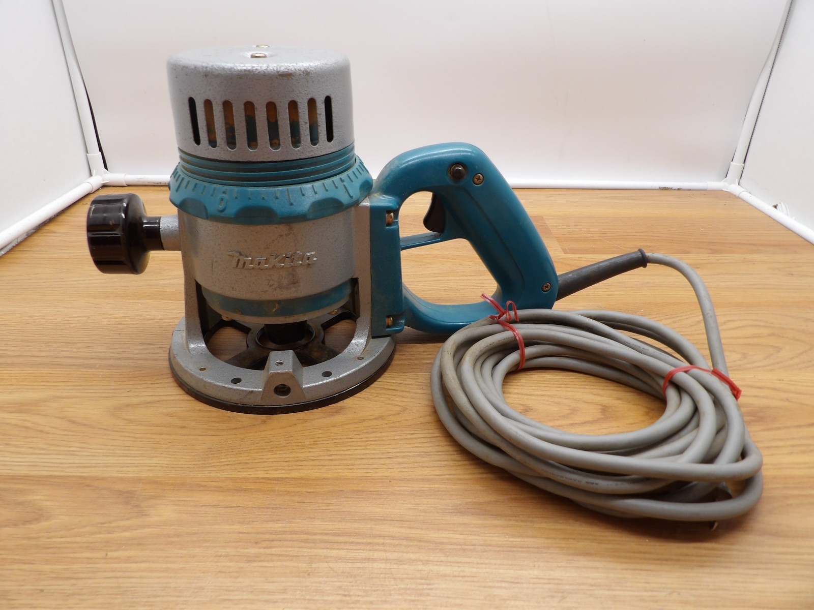 Makita D Handle Router Model 3601B Tested & Works-FREE SHIPPING!!!!