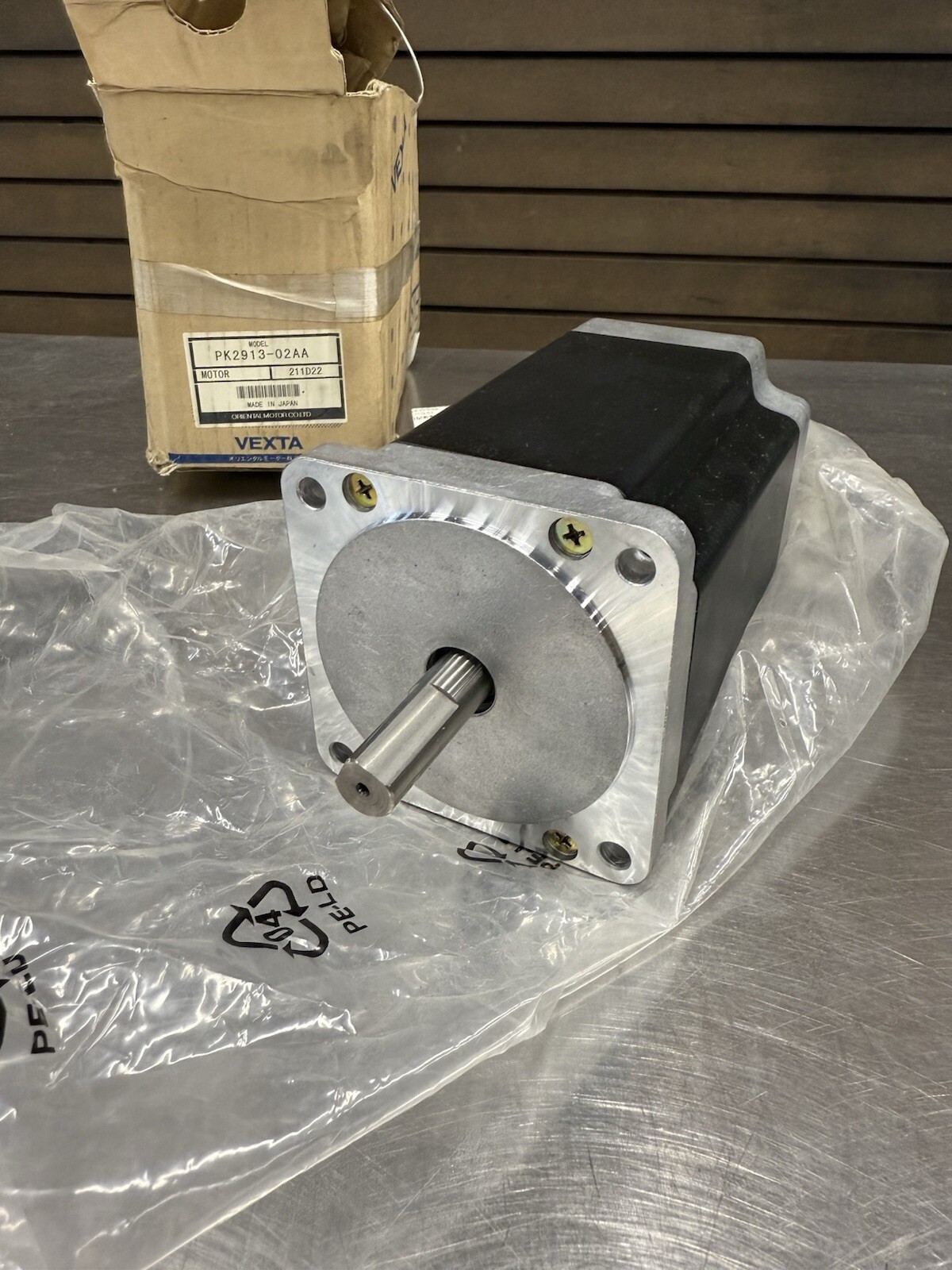 VEXTA PK2913-02AA Stepper Motor 2PH, 1.8° step, DC 4A - New