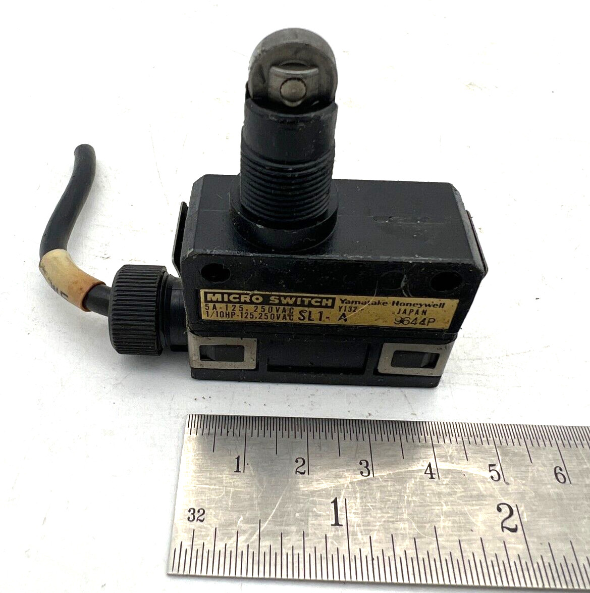 YAMATAKE HONEWELL SL1-A Limit Switch Roller Plunger JAPAN
