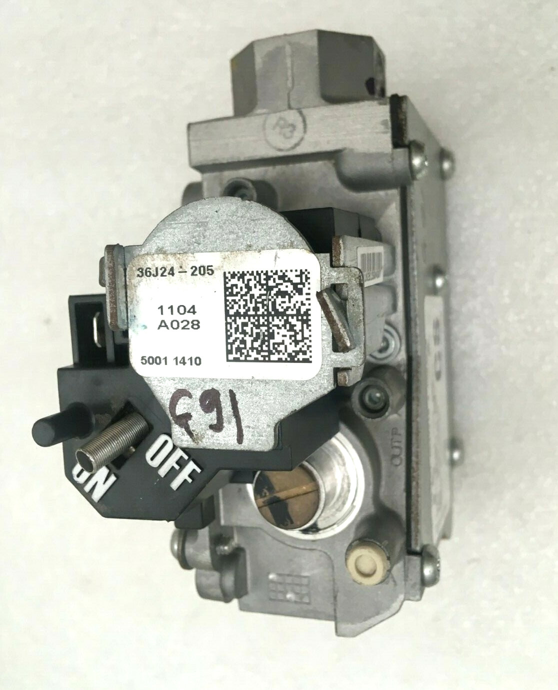 White Rodgers 36J24 205 Trane D674539P01  Furnace Gas Valve used #G91