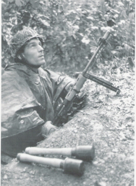 WW2 Photo German Paratrooper FG42 B&W WWII Photo RARE! World War Two Wehrmacht