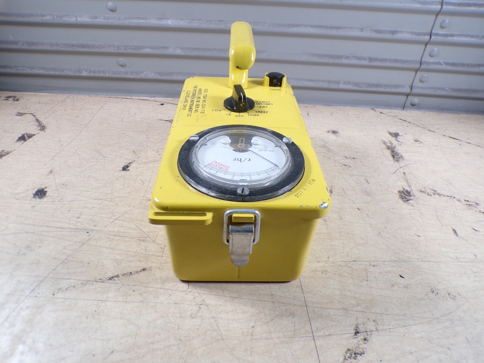 VICTOREEN CDV-715 MOD. 1B RADIATION DETECTOR UNTESTED