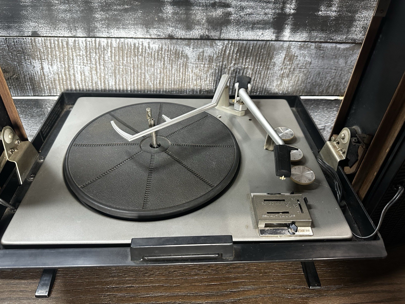 Vintage RCA Solid State Stereo Model VLP38W Walnut Grain / Black - Tested WORKS