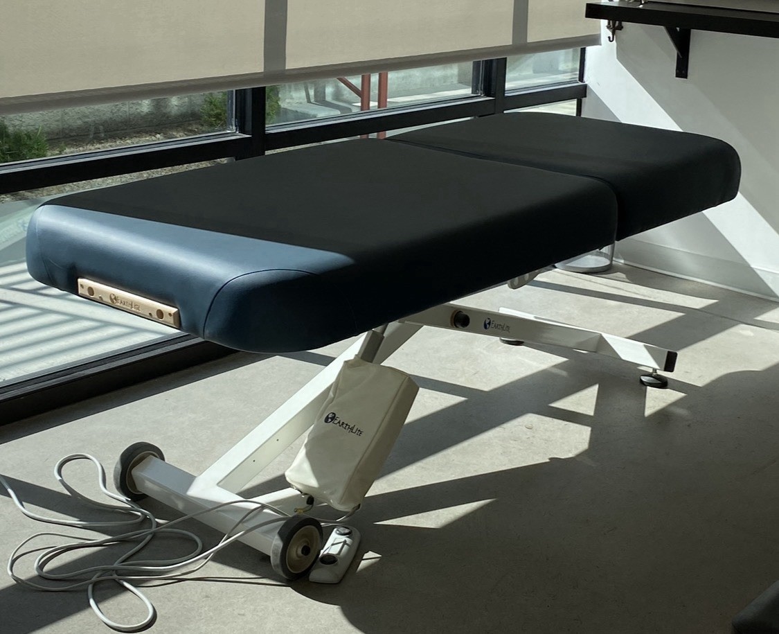 Earthlite Ellora 32” tilt agate Electric Lift Massage Table