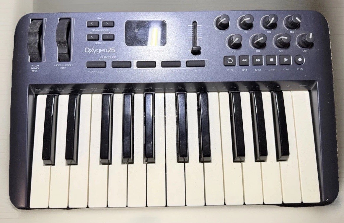 M-Audio Oxygen 25 3rd Gen USB MIDI Keyboard Controller 25-Key DAW Tested Works