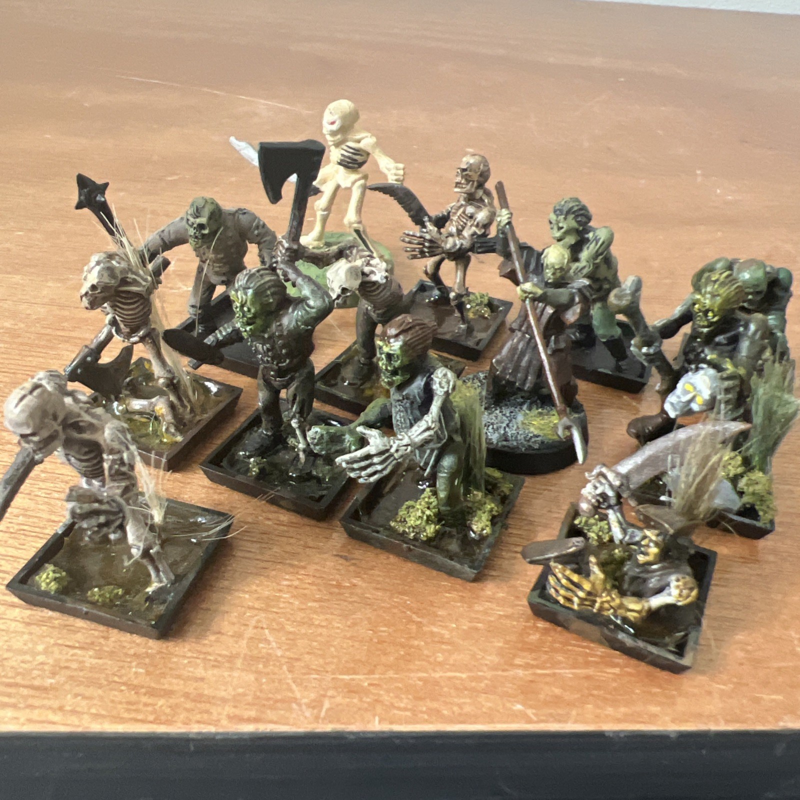 13 X WARHAMMER ZOMBIES & SKELETONS ARMY -  ZOMBIES PLASTIC VAMPIRE COUNTS (ZL)