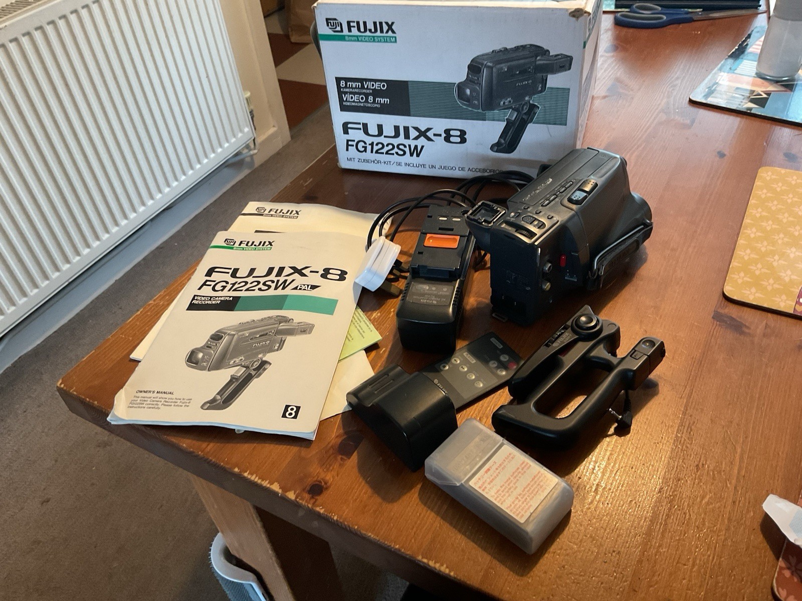 Fuji FG122SW | Video8 camcorder with box and accessories (tested - needs repair)