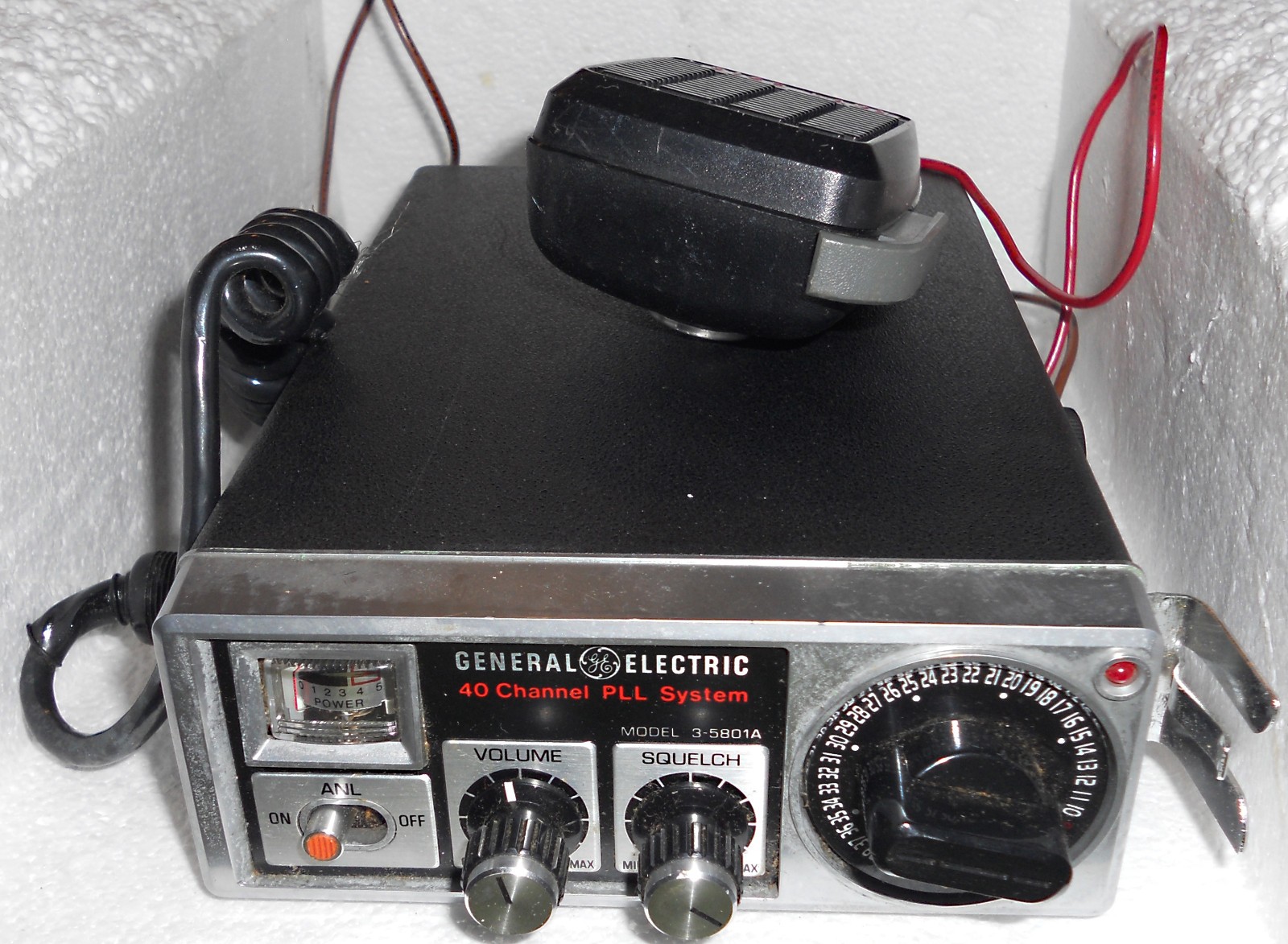 CLEAN General Electric Model 3-5801A 40 Channel PLL System CB Radio NOT TESTED