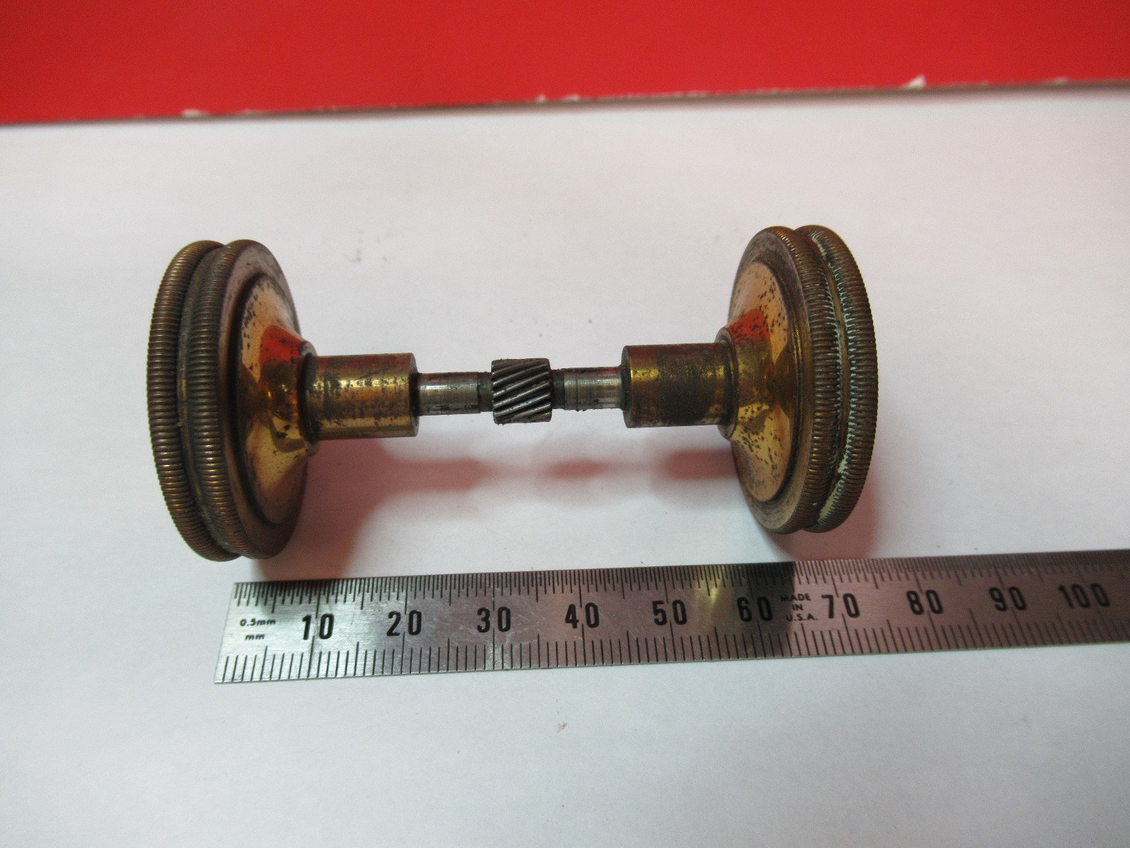ANTIQUE SPENCER AO SET OF BRASS KNOBS STAGE MICROSCOPE PART AS PICTURED V7-A-86