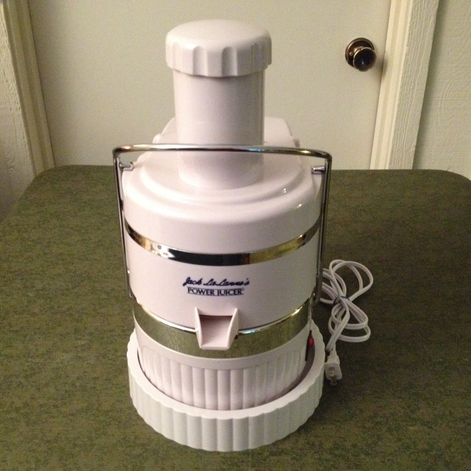 JACK LALANNE’S POWER JUICER WITH PLATFORM & EXTRA CUTTING BLADE