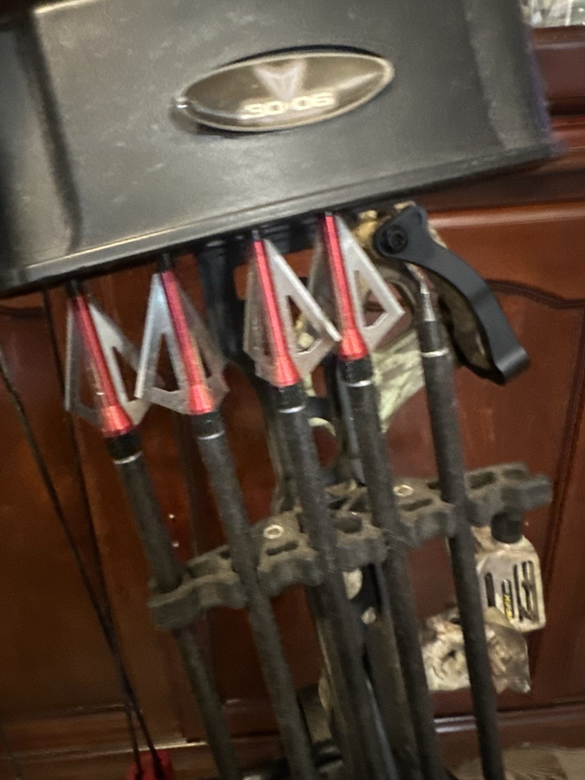 PSE Stinger Camo Compound Bow Comes with Arrows Quiver Broadheads