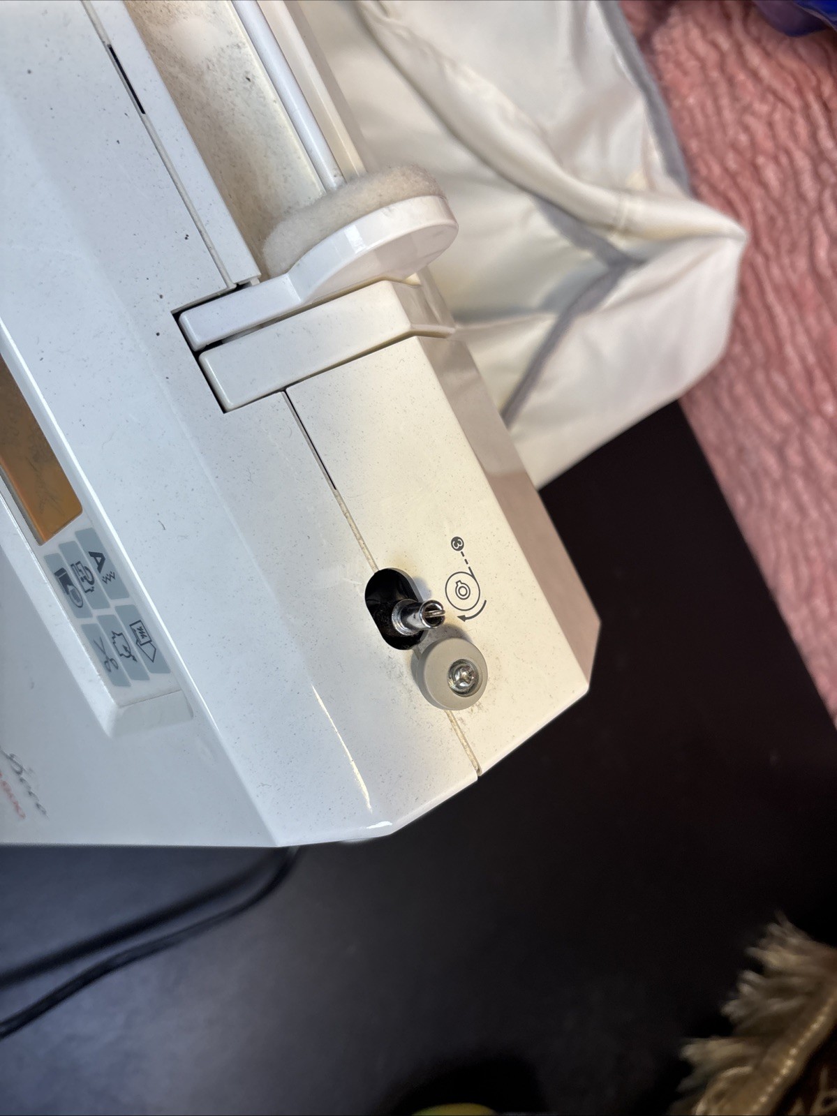 Bernina Bernette Deco 600 embroidery machine. Tested Working