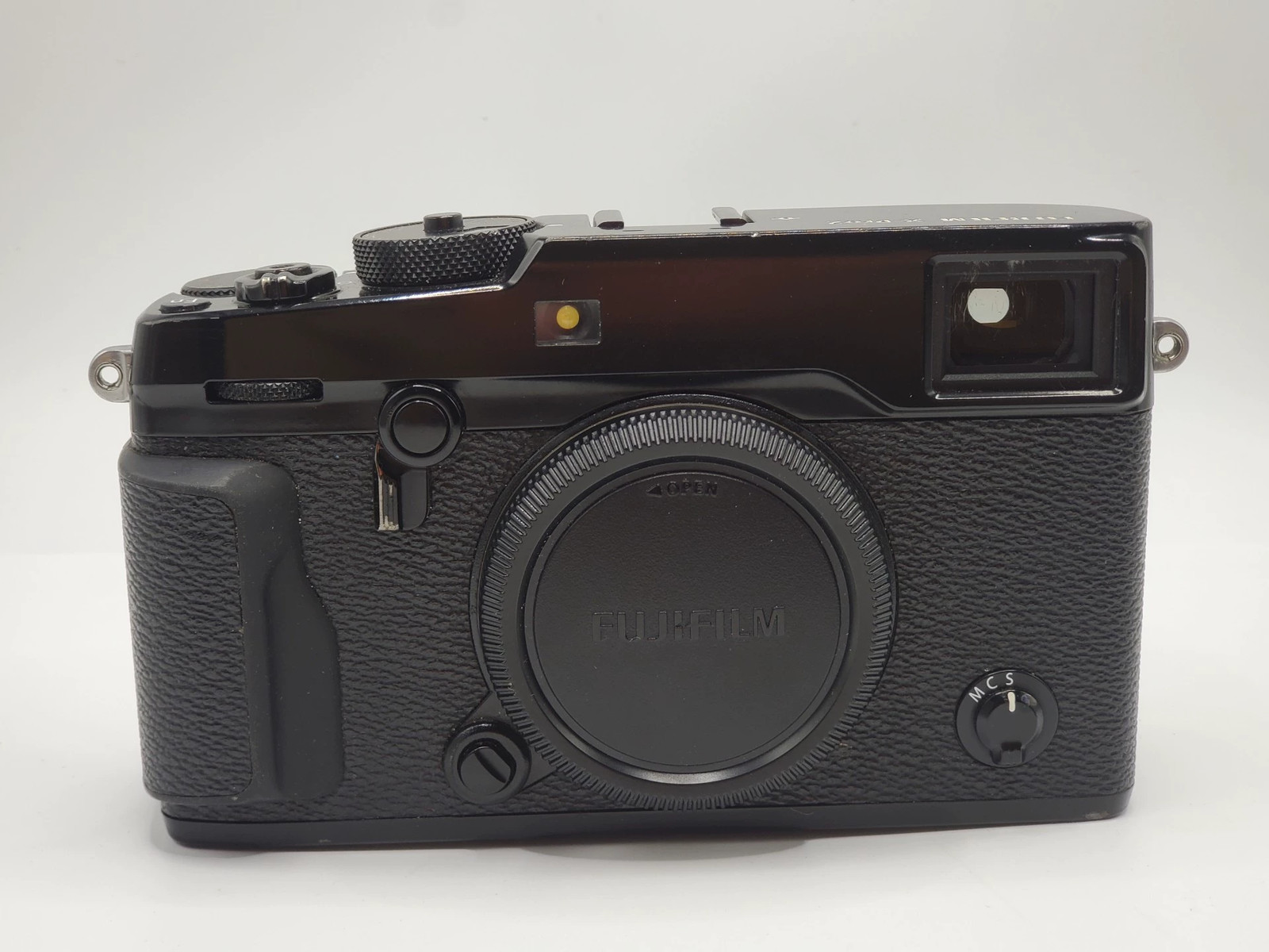 Fuji X-Pro2 24-megapixel mirrorless digital camera - Black, 90% new
