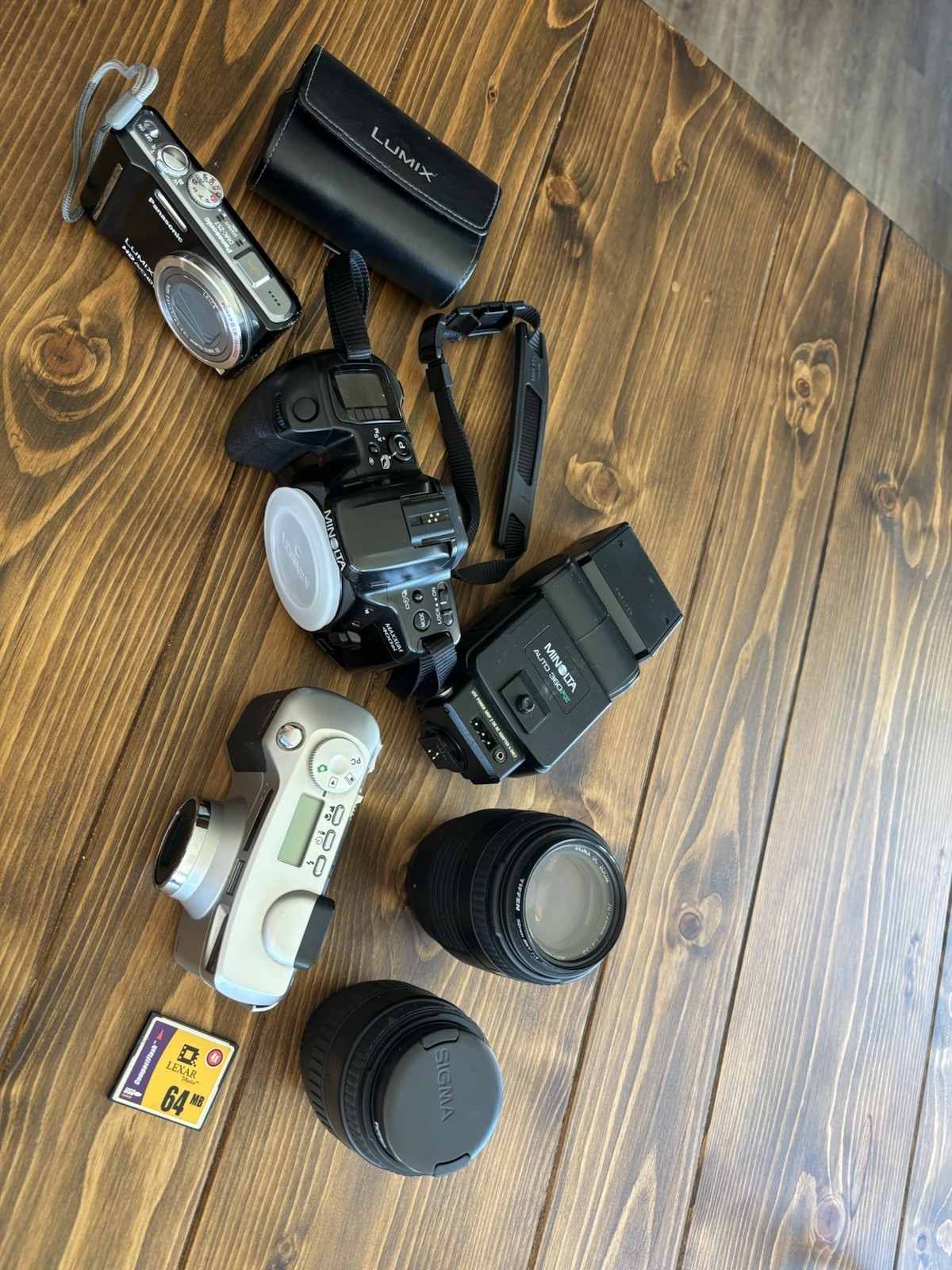 3 Used Digital Cameras Panasonic LUMIX Dmc-ZS7 Minolta Maxxum 400si HP C168 Lens