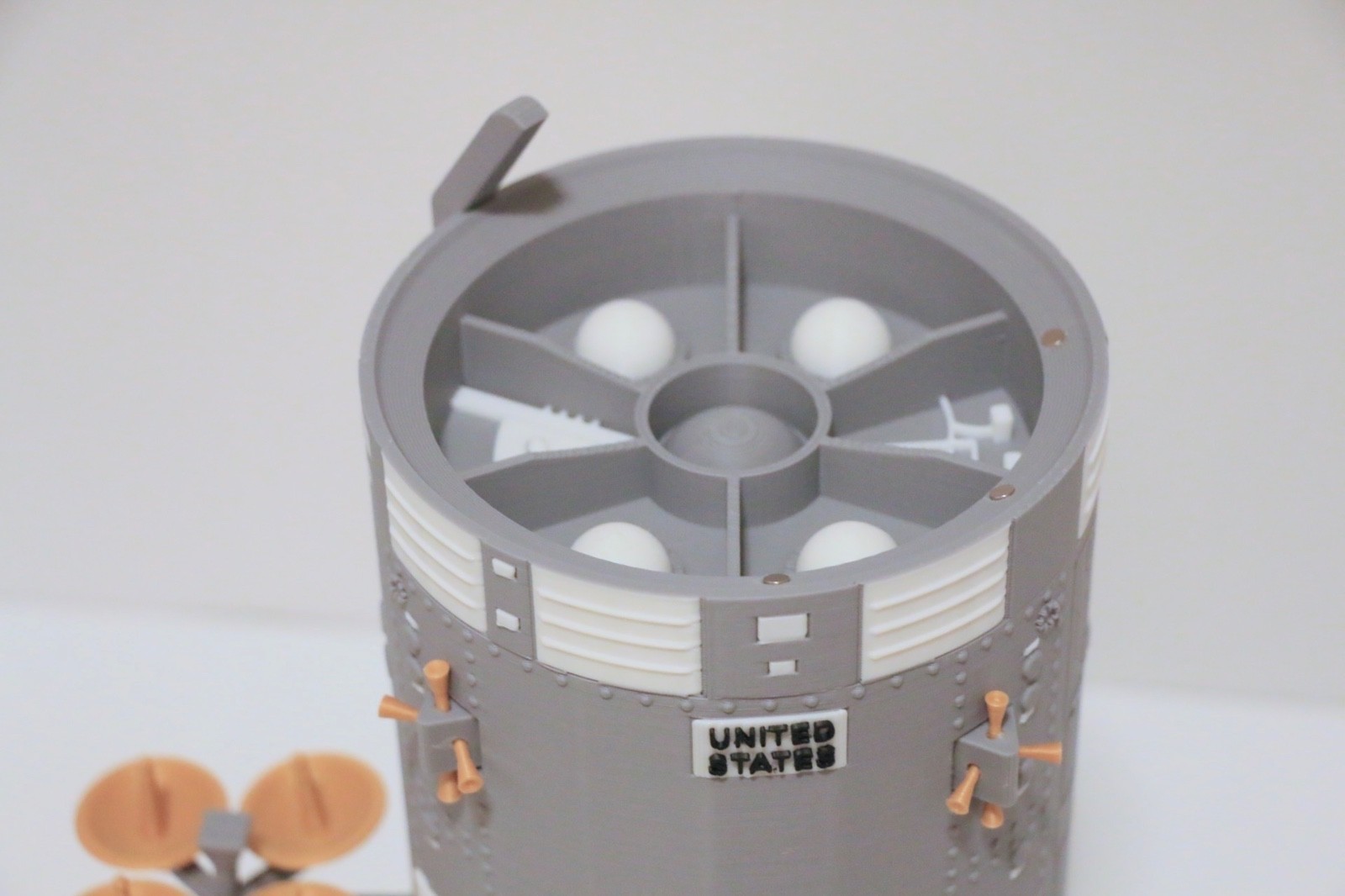Detailed 1/32 Scale Apollo Command Service Module CSM Spacecraft Removable CM