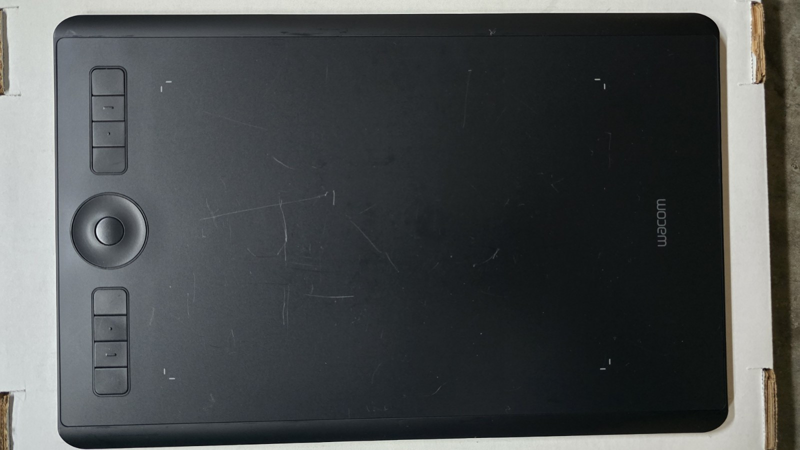 Wacom Intuos Pro Medium Digital Graphic Drawing Tablet PTH660