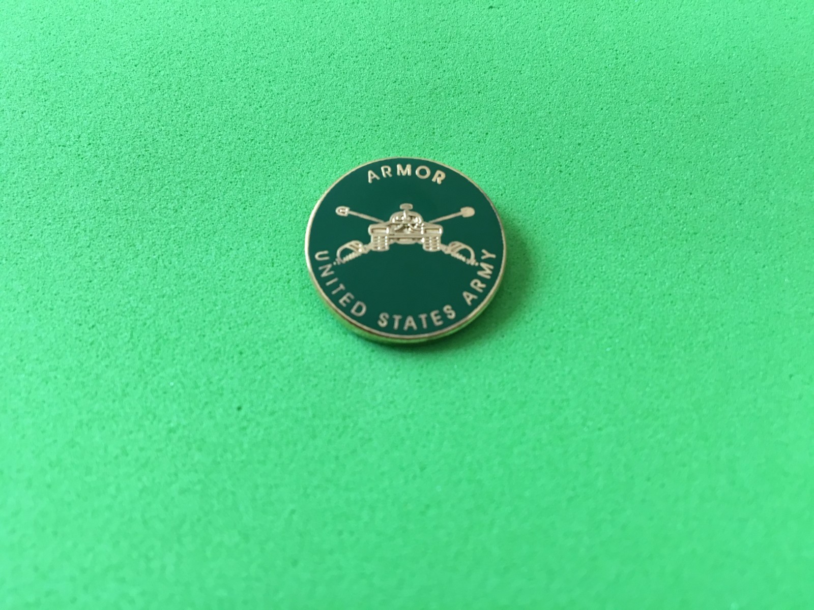 US ARMY ARMOR SMALL ROUND HAT/LAPEL PIN 3/4 INCHES