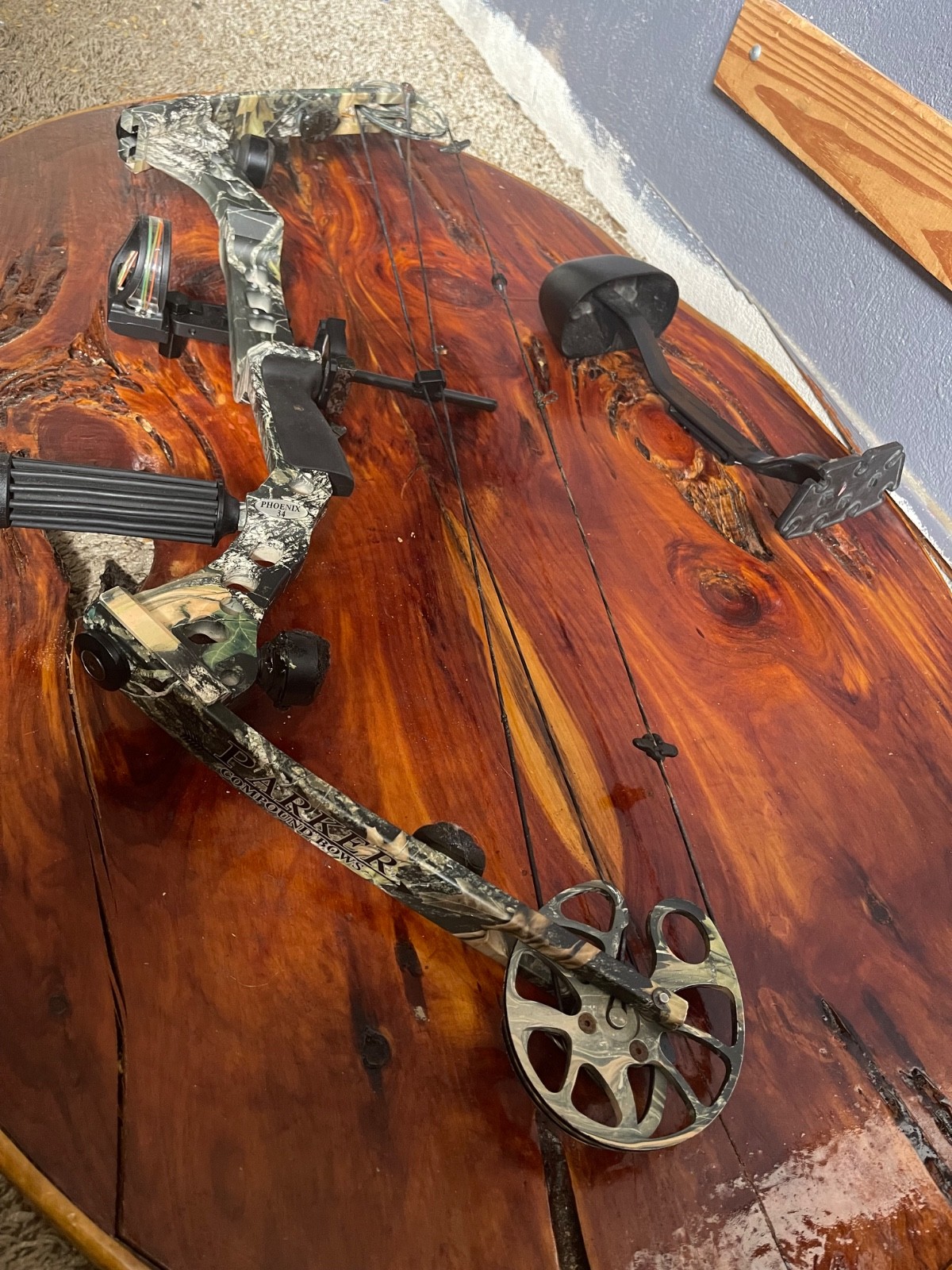 Parker Compound Bow Phoenix 34 RightHanded Trigger Release 2 Knocks 28" Draw #70