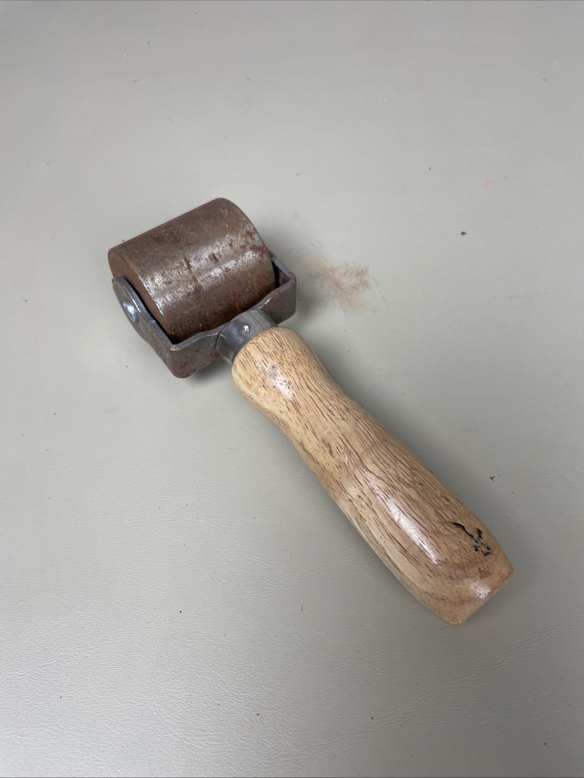 Vintage EverHard Iron Seam Roller 2 Lbs Made USA 2"