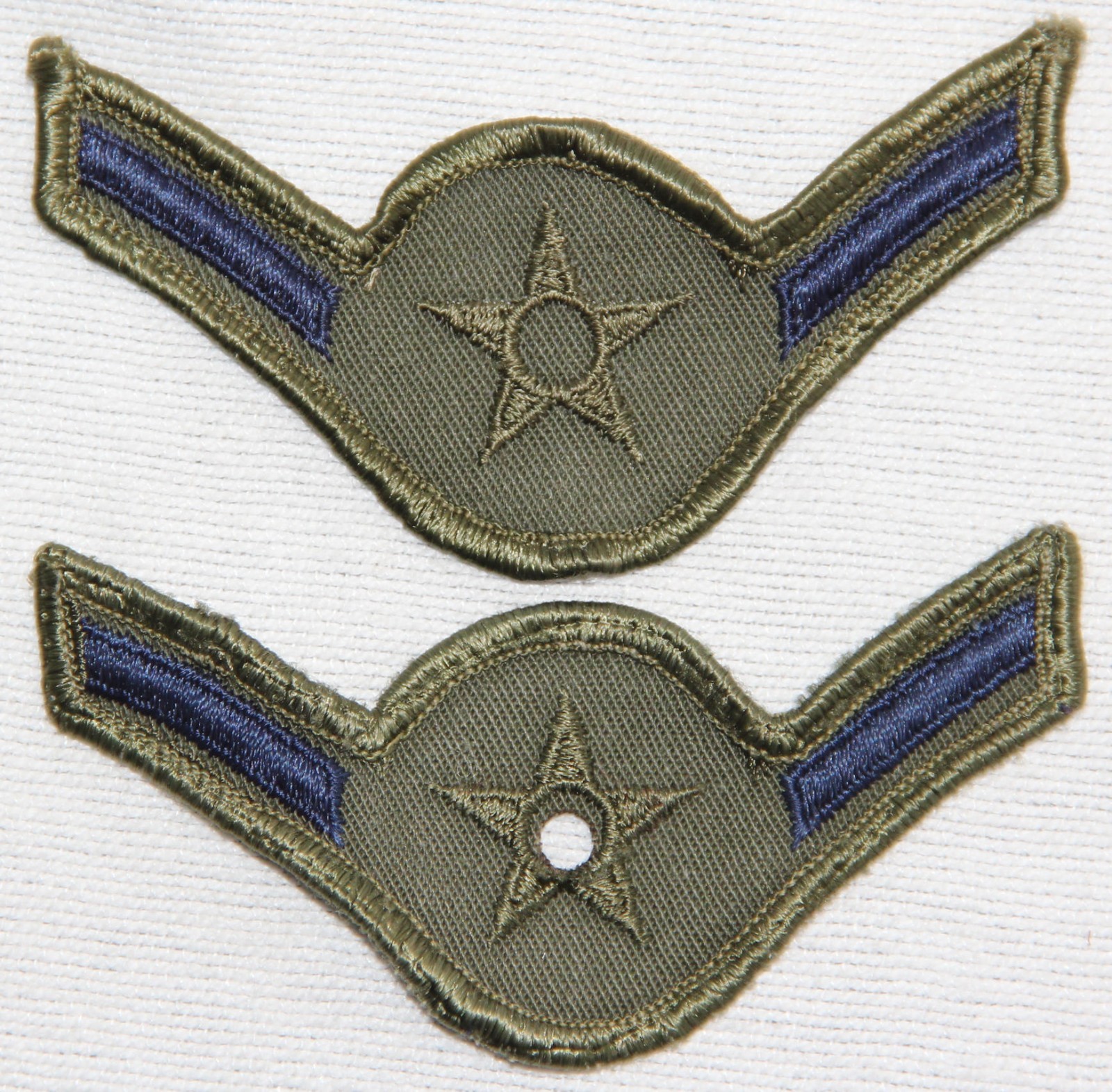 ORIGINAL PAIR OF USAF E-2 AIRMAN CHEVRONS, STRIPES