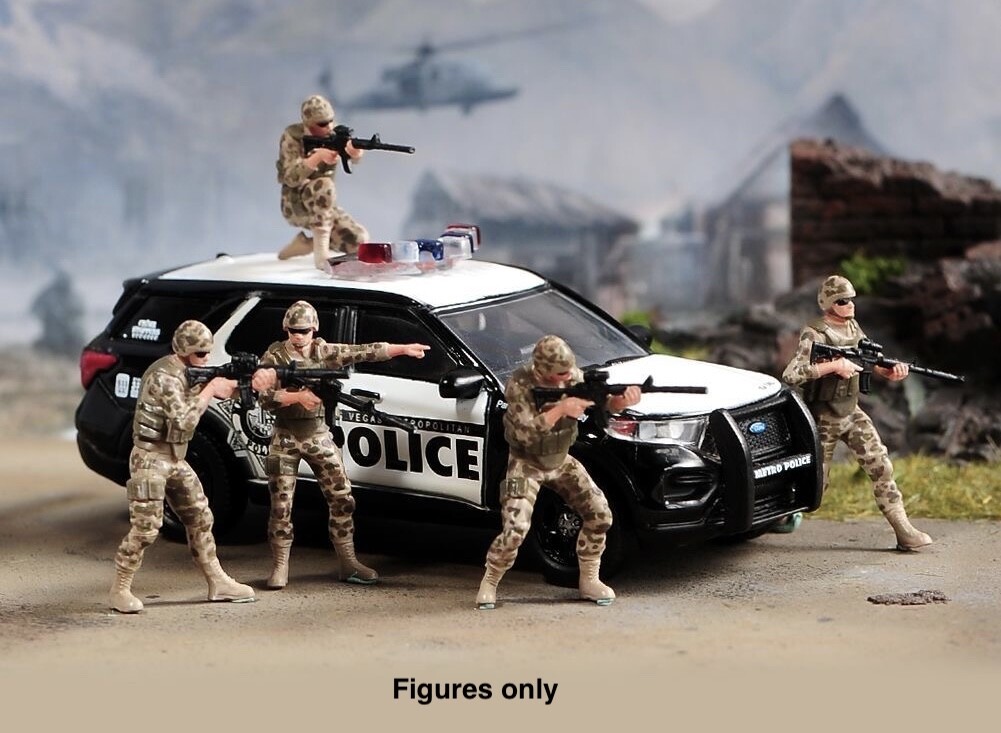 CR 1:64 Painted Figure Model Miniature  Diorama  Five Pieces Set Policeman