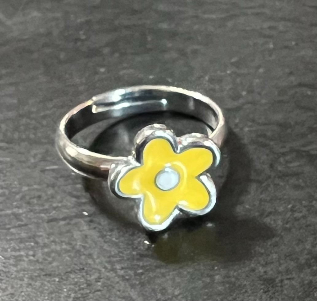 yellow flower toe ring