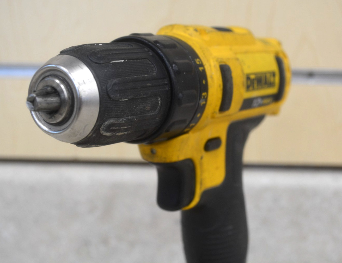 DeWALT 12V 3/8" Cordless Drill/Driver DCD710 *Pre-owned* FREE SHIPPING