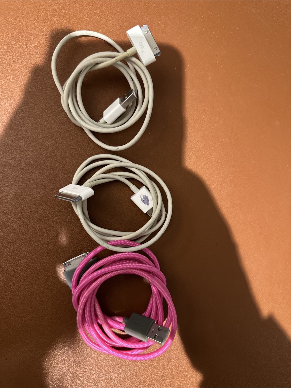 Apple USB 30 pin cords set of 3 - old iPod iPhone charging cables usb 30pin used