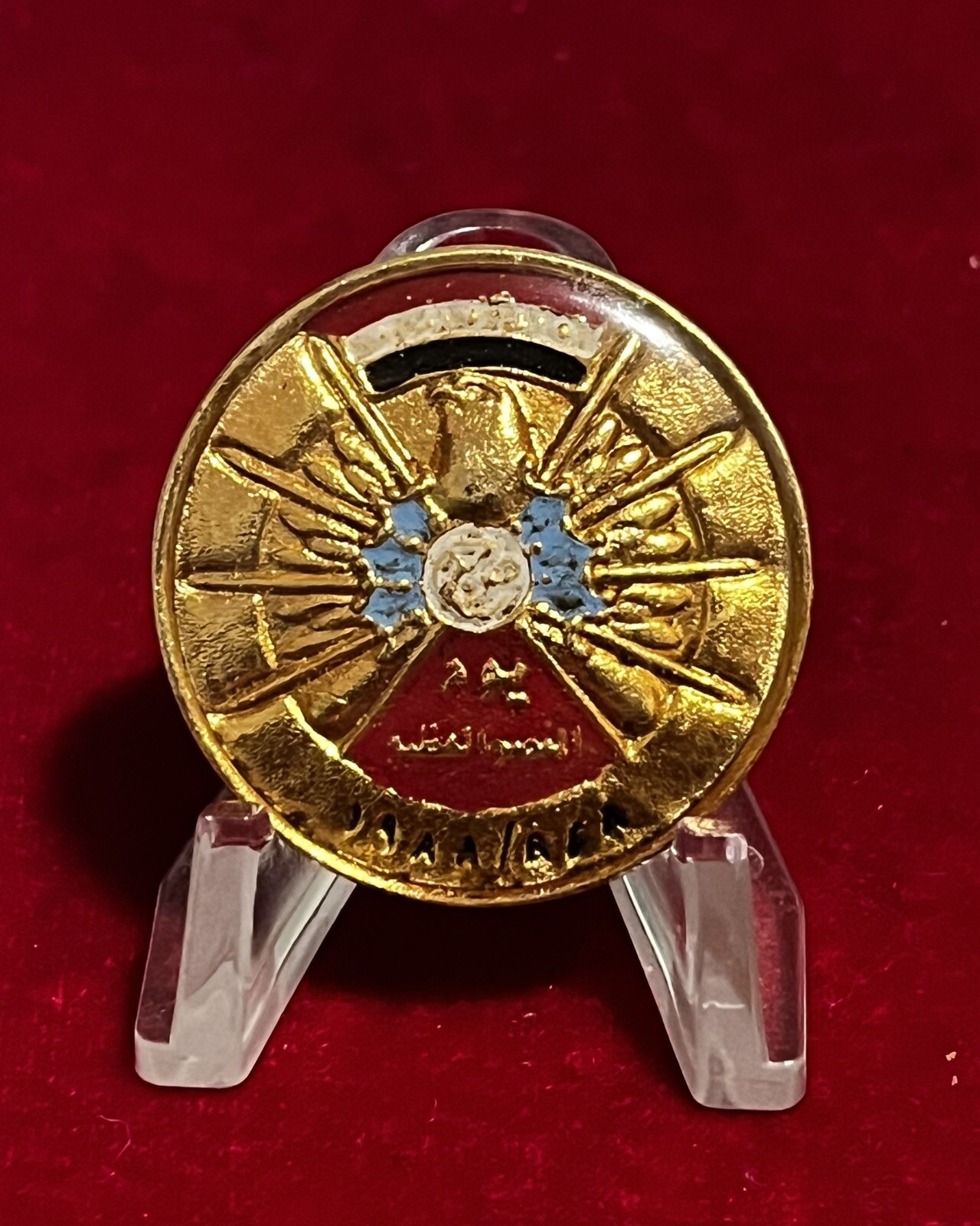 Vintage Iraqi Great Victory Day 1988 glazed Metal Pin Badge, Saddam Hussein Era.