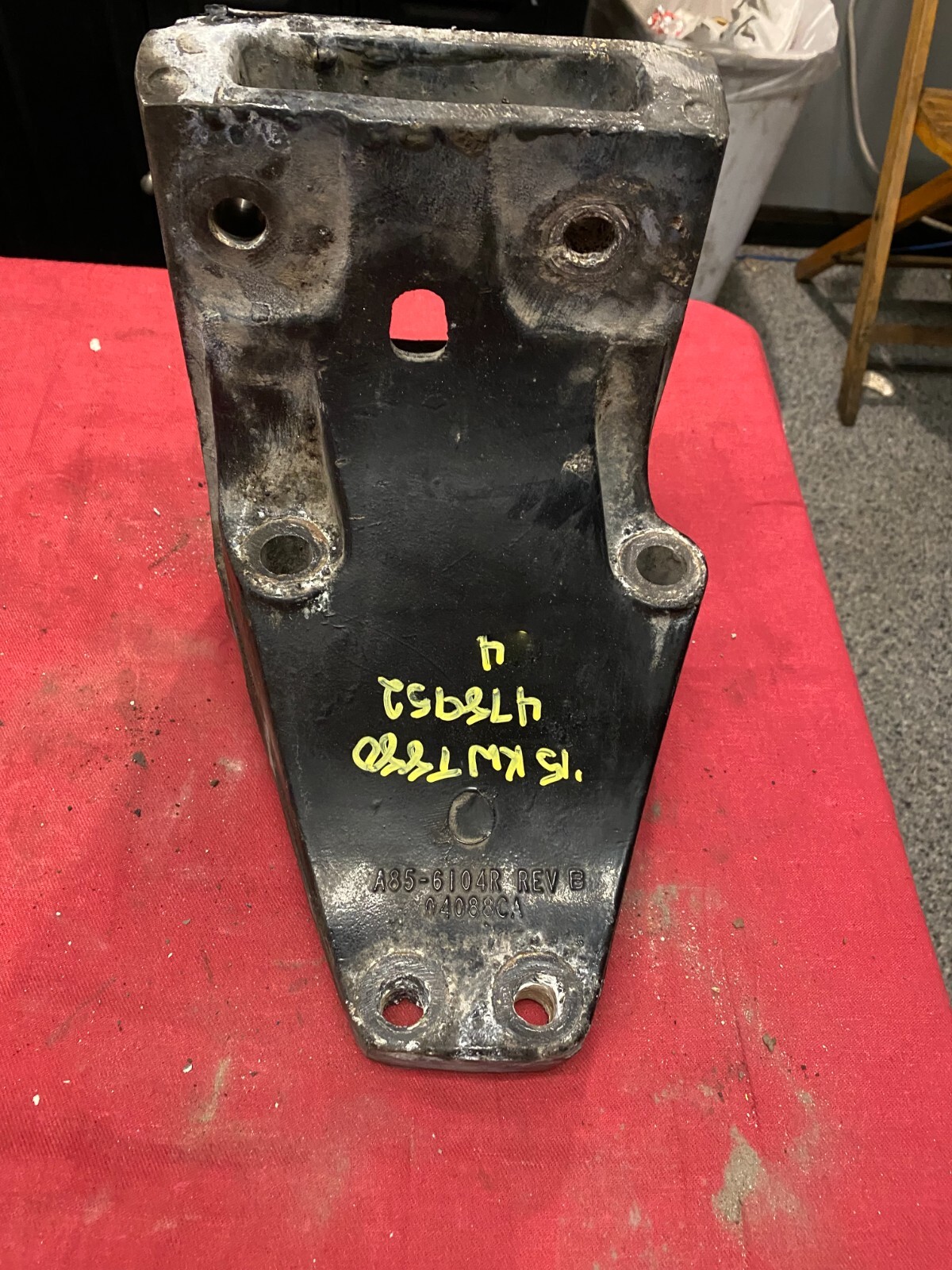 PACCAR: Peterbilt Kenworth BRACKET-SHOCK ABSORBER OEM ,  RH CAB Mount. A85-6104R