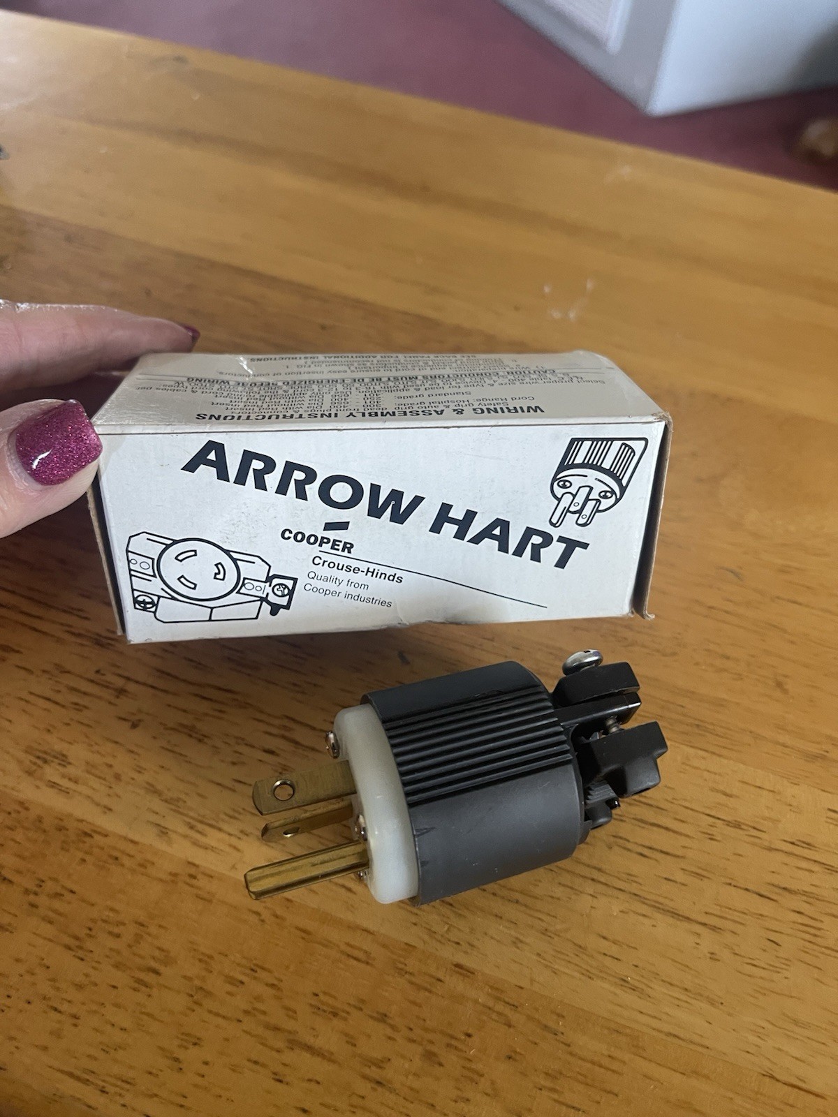 Arrow Hart Safety Grip Plug 20A 250V