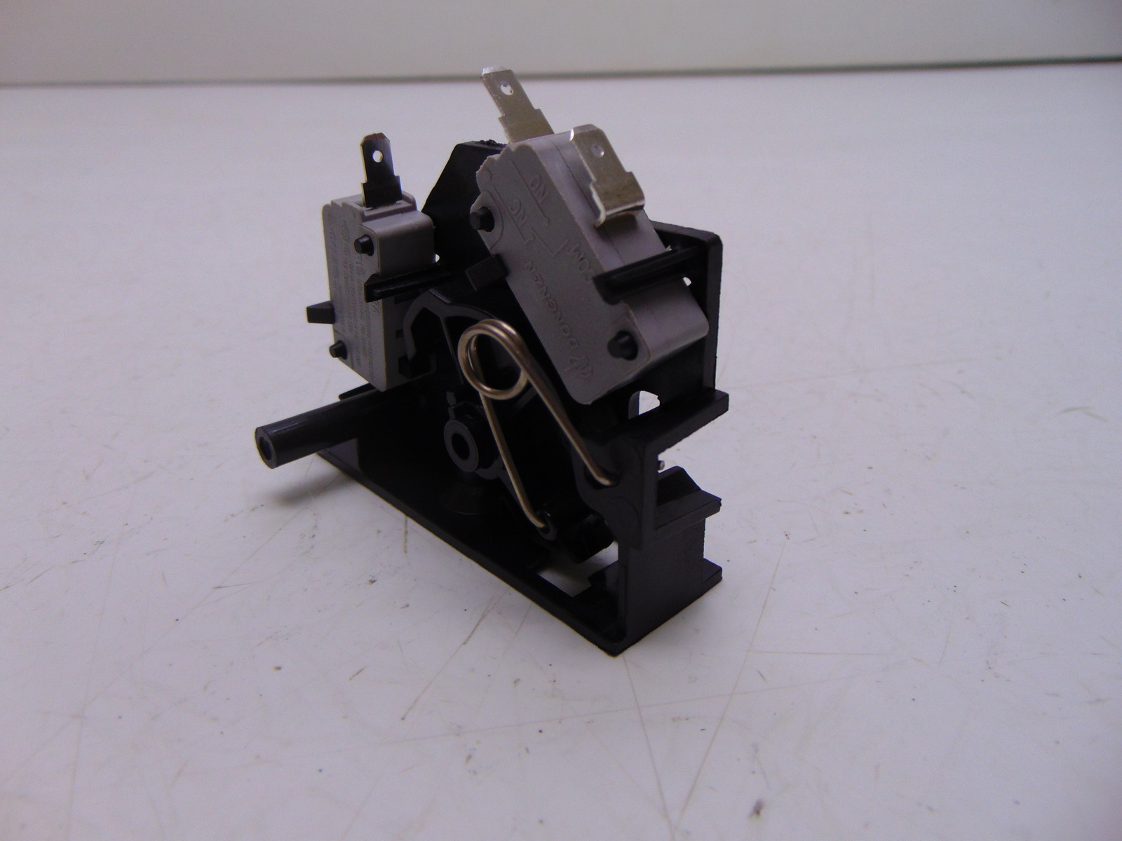Frigidaire Microwave GMOS1962AFA Interlock Bracket Lower 5304523260