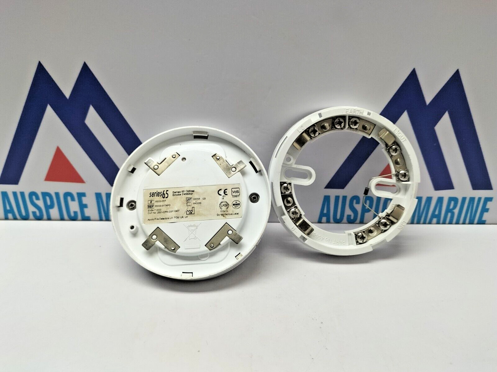 Apollo Series 65 Optical 55000-317APO Smoke Detector with Base