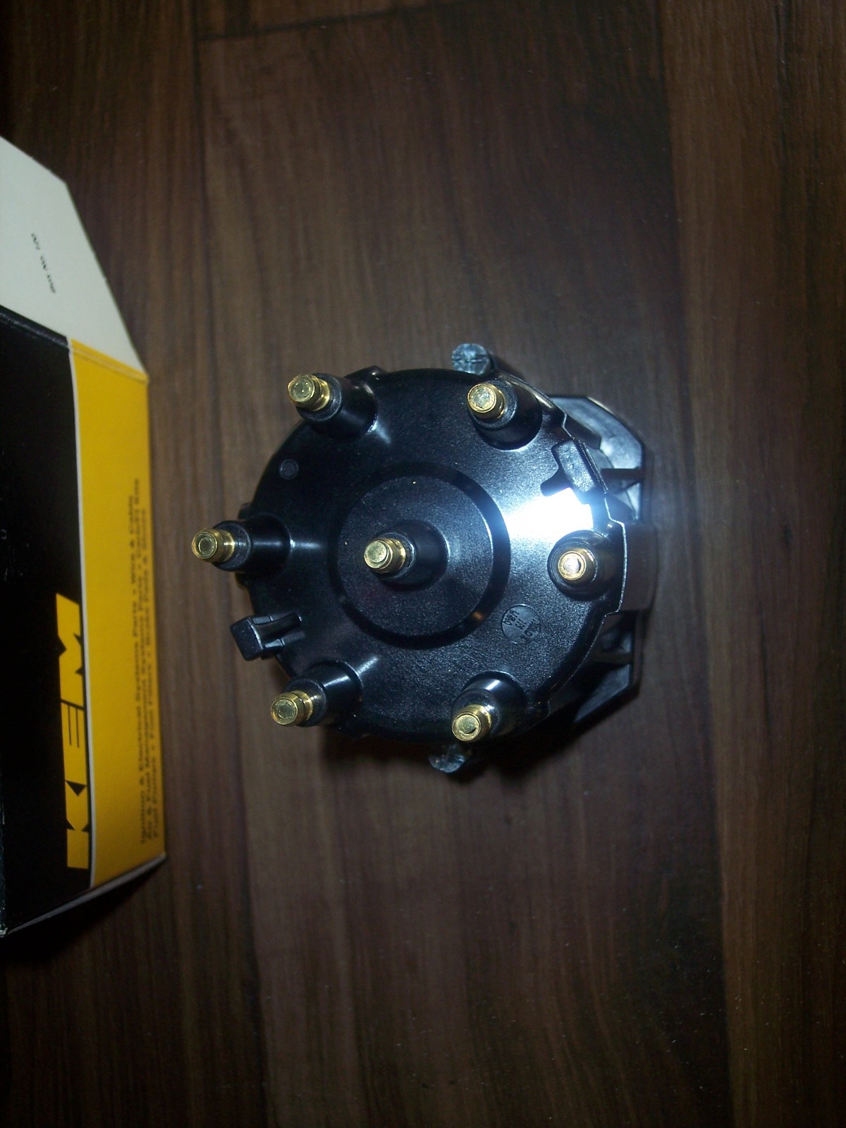KEM MANUFACTURING  ~ #1446 DISTRIBUTOR CAP  ~ NOS Q2L3