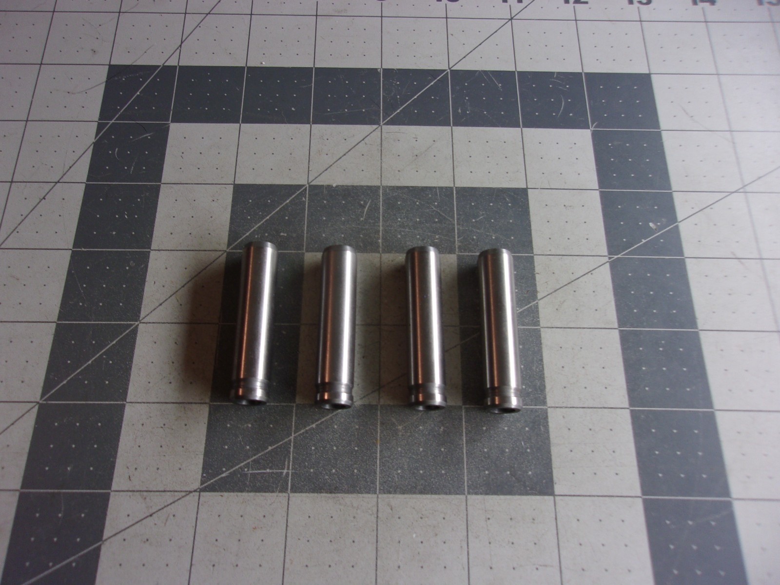SBI 140-3049 (4) Valve Guides 97250340 '01-'05 GMC Sierra 3500 V8 403CI