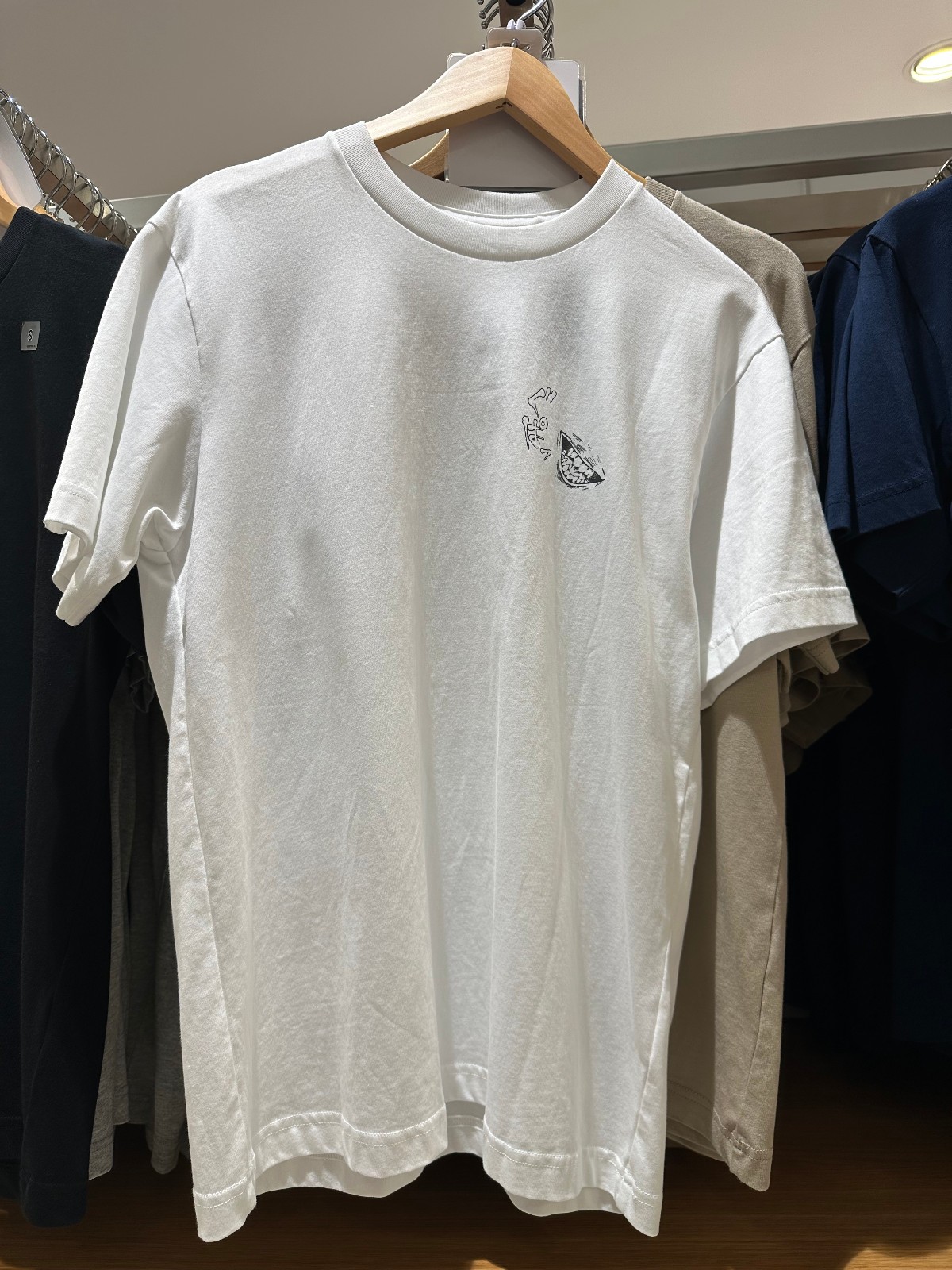 NWT UNIQLO UT MANGA SHUEISHA 100th Jujutsu Kaisen White Graphic Short Sleeve TEE
