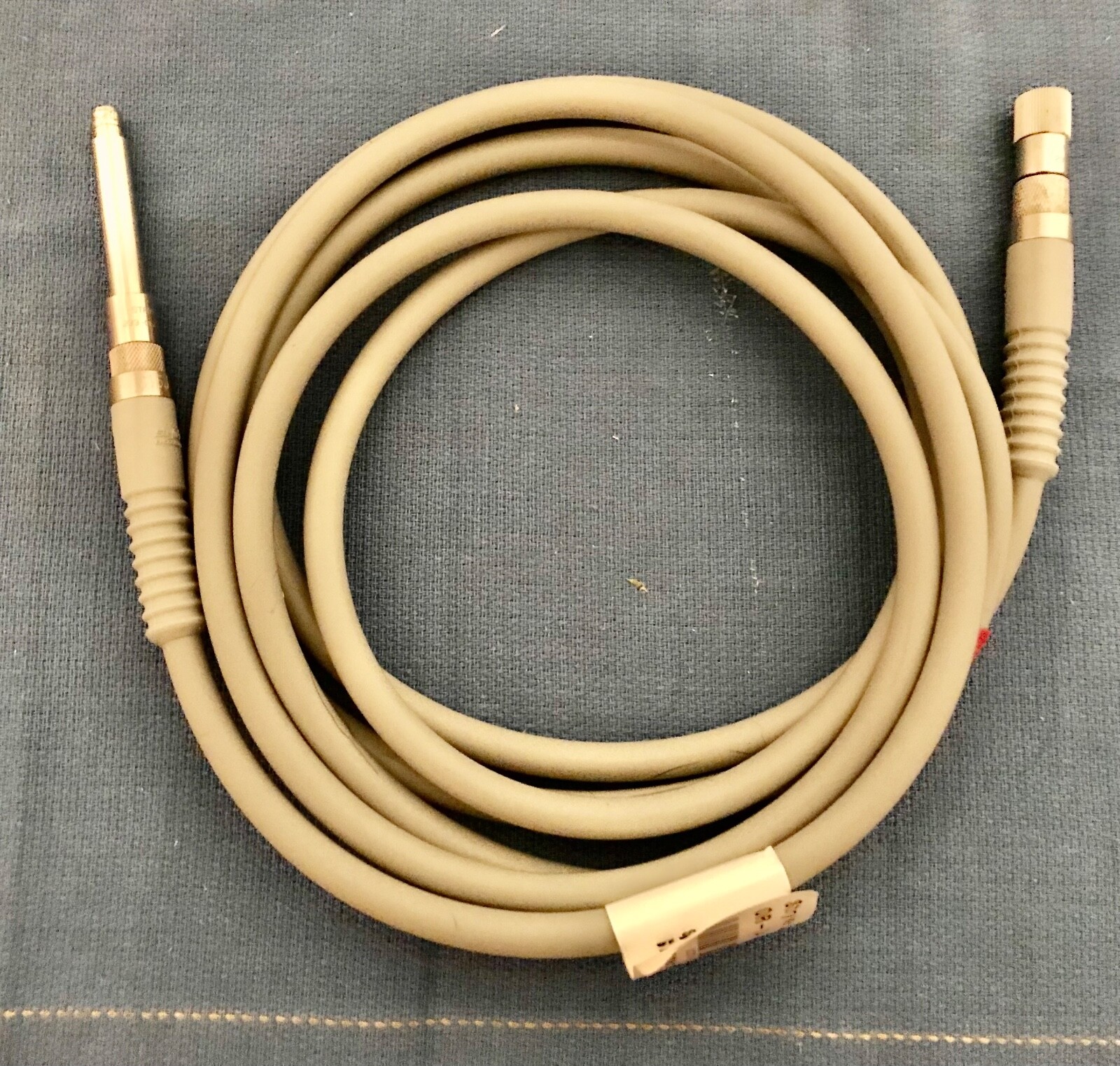 Stryker 233-050-077 fiberoptic light cable. Used, good condition, guaranteed