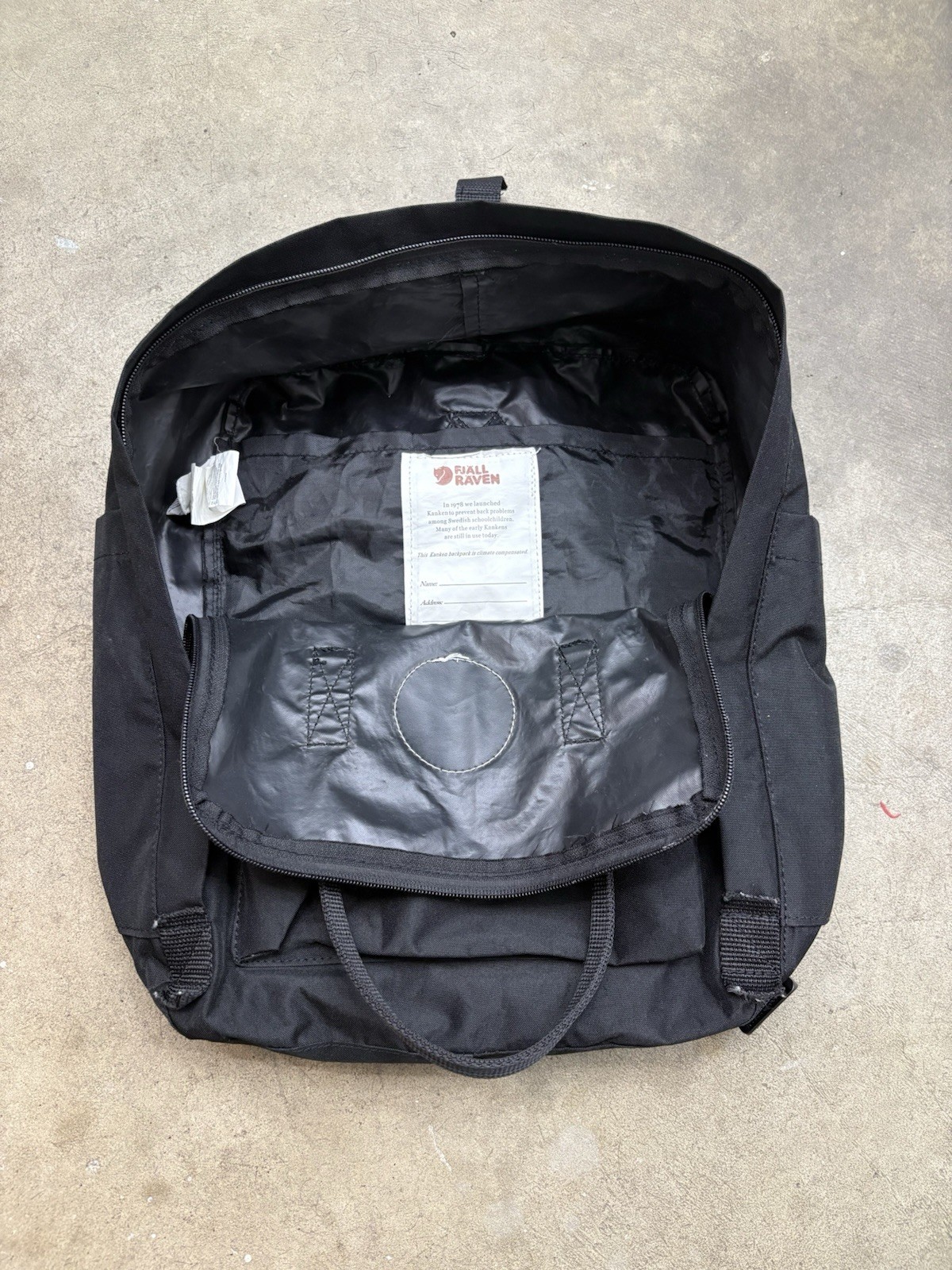 Fjällräven Kanken Black Backpack Adjustable Strap Lightweight Pockets