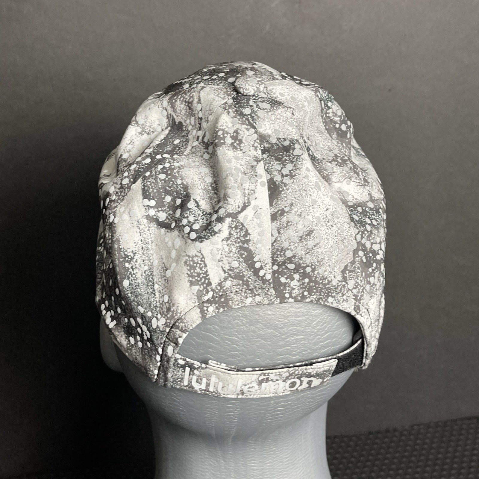 Lululemon Fast Free Run Hat Camo Rhino Grey Hook Loop Closure Reflective