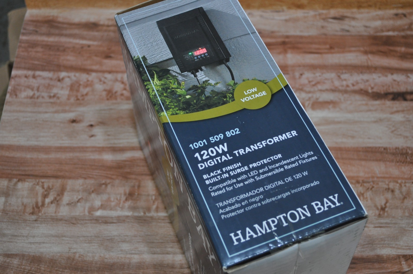 HAMPTON BAY  120W Landscape Lighting Transformer w/Dusk-to-Dawn 1011921002 NEW