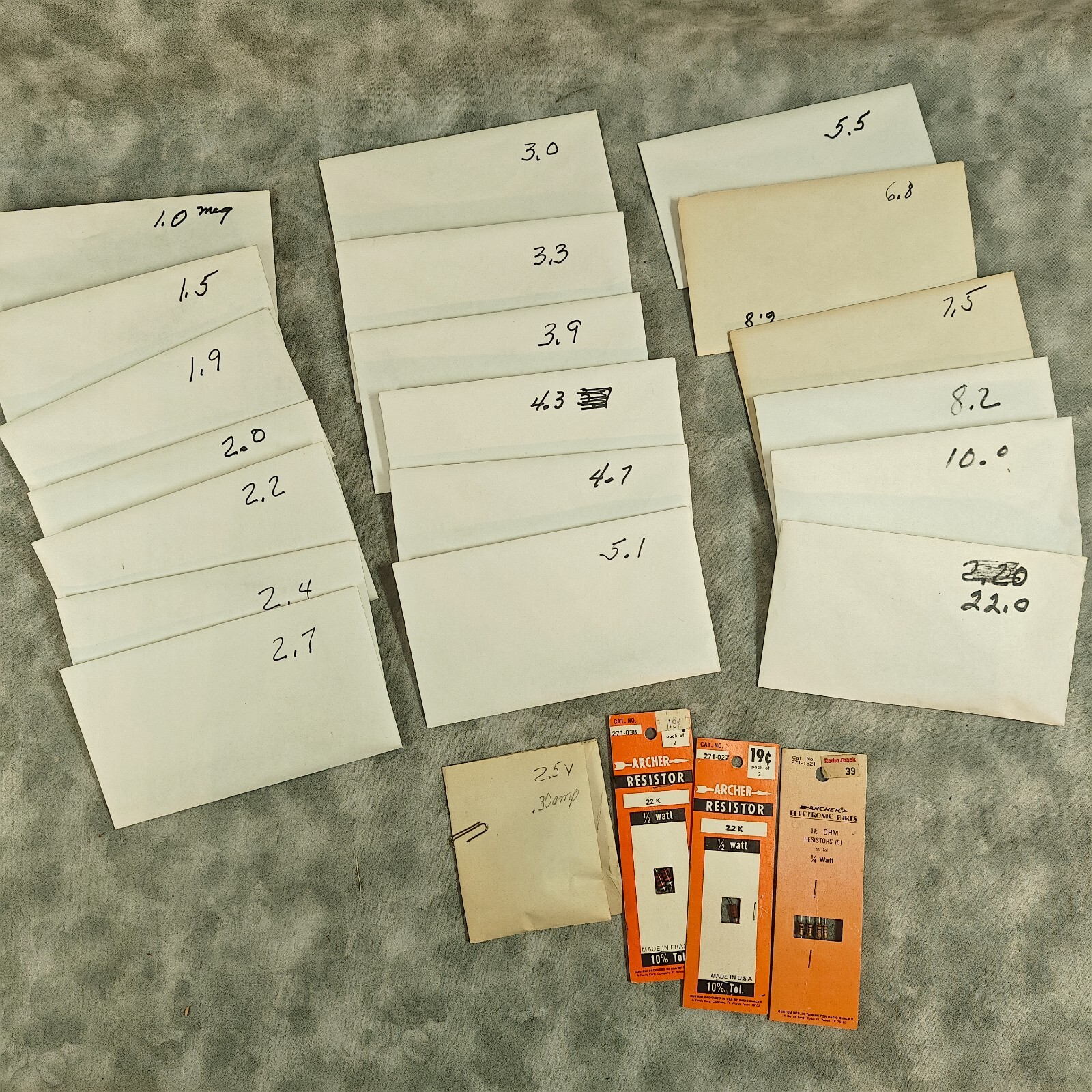 Vintage Mixed Resistor Lot - Assorted Ohm Values for DIY Electronics Projects 📏
