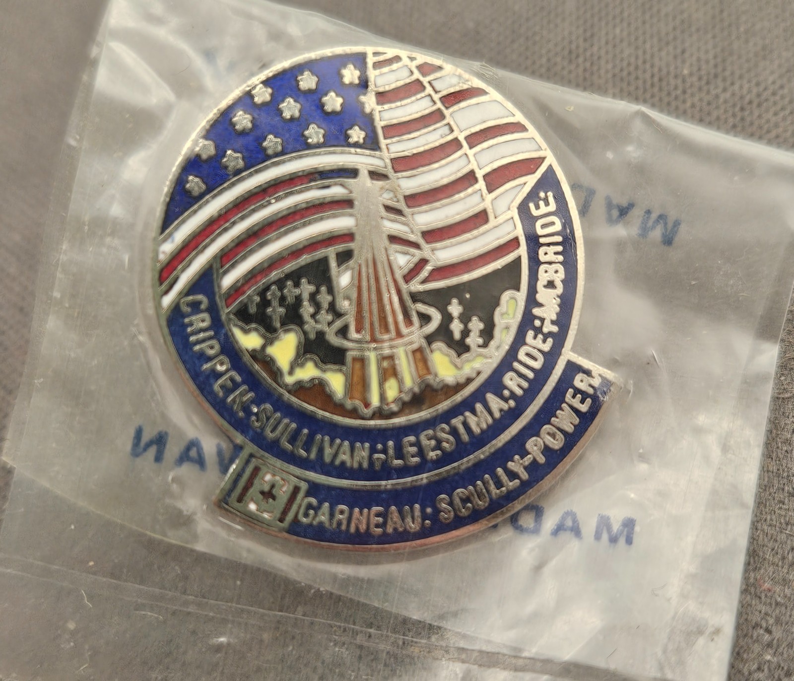 Vtg NASA Space Shuttle Challenger STS-41-G Pin Crippen Sullivan Leestma Garneau